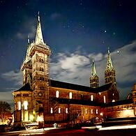 13 LED-Scheinwerfer lassen den Bamberger Dom seit Kurzem in neuem Glanz erstrahlen.