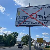 Hier geht es bald nicht mehr weiter. Die Aischbrücke bei Höchstadt a. Aisch muss saniert werden. Dafür wird die B 470 bis November gesperrt.