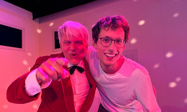 Stimmung in der Reithalle: Matthias Straub (links) und Marten Straßenberg legten bei „Straubs Musikladen“ auf.