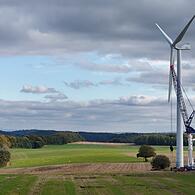 Blick auf die Abbauarbeiten des Windparks Lautertal.