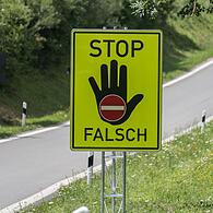 Warntafeln gegen Geisterfahrer