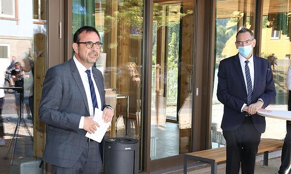 Im September 2020 konnte Thomas Nowak zusammen mit dem damaligen Bauminister Holetschek das &bdquo;Haus am See&ldquo; eröffnen.