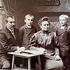 130 Jahre Juwelier Stahl in Coburg: Dieses historische Foto zeigt Emil Stahl, den Gründer des Familienbetriebs, mit seiner Frau sowie den Söhnen Alfred (Zweiter von links) und Emil junior.
