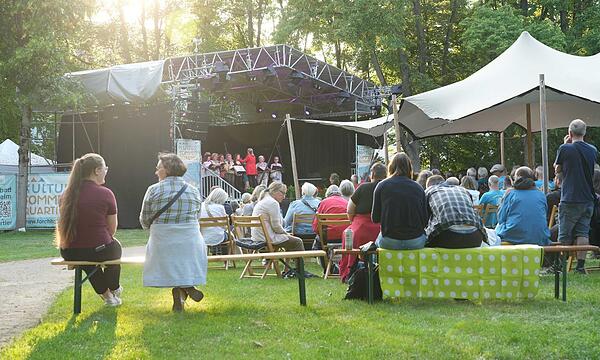 Auch dieses Jahr findet im Königsbad die Stadtbadserenade statt.