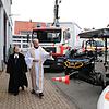 Stadtpfarrer Thomas Teuchgräber und Dekanin Ulrike Schorn segneten die Fahrzeuge. Stadtpfarrer Thomas Teuchgräber und Dekanin Ulrike Schorn segneten die Fahrzeuge.
