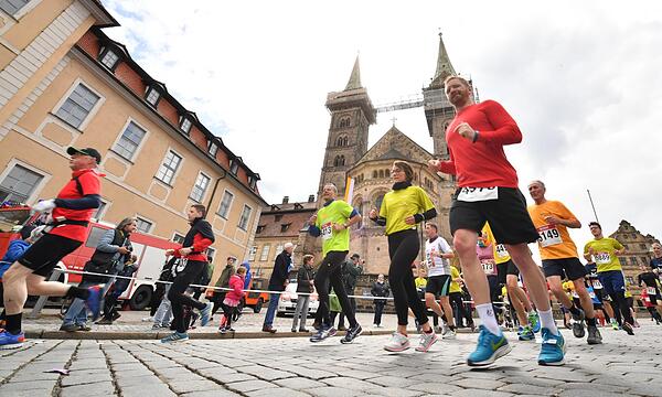 Ein großer Teil der Strecken beim Weltkulturerbelauf 2023 in Bamberg führt über Pflasterstein durch die Altstadt.