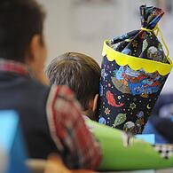 Aller Anfang ist schwer, gerade der Schulanfang. Doch Eltern können einige Dinge beachten, damit der Start ins neue Schuljahr gut anläuft.