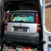 Polizei entdeckt Fiat Panda in Transporter.