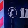 Die Notfallnummer 112 steht auf einem Rettungswagen
