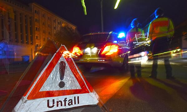 Nach einem Unfall in den Morgenstunden wurde der Frankenschnellweg bei Möhrendorf komplett gesperrt.