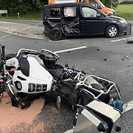 Ein Motorradfahrer wird bei Untersteinach schwer verletzt.