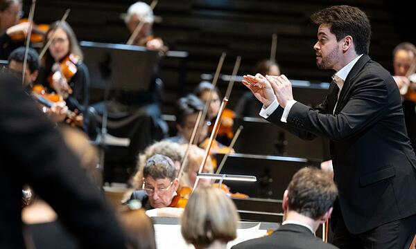 Dirigent Lahav Shani und die Münchner Philharmoniker