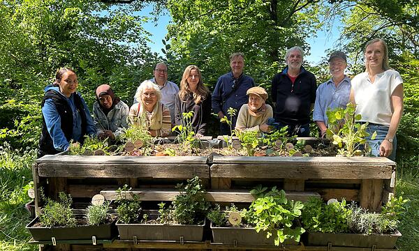 Contakt-Garten eröffnet: Die Mitglieder der AG Natur im Zukunftsraum Coburg (ehemals „Green Deal“) und das Team vom „Grünen Gockel“ (St. Moriz) haben mit viel Herzblut und Leidenschaft etwas Wunderbares geschaffen.