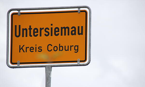 Gemeinde Untersiemau - Kreis Coburg - Ortsschild - frontal