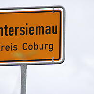 Gemeinde Untersiemau - Kreis Coburg - Ortsschild - frontal