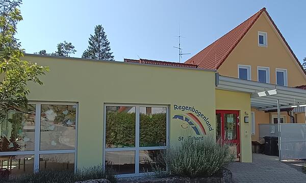 Der sSchein trügt: Bei der Kita in Wichsenstein brodelt hinter den Kulissen die Stimmung, eine Mutter spricht gar von „katastrophalen Zuständen“.