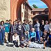 Die Betreuer auf französischer Seite, Nicolas Foltz und Jean-Pierre Hygounet, Partnerschaftsbeauftragter und Stadtrat Ulrich Schürr, Organisatorin des Austauschs Stadträtin Andrea Hecking mit den Schülerinnen und Schülern des Collège Pierre Brosso...