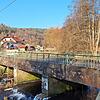 Die neue Schondrabrücke in der Münchau muss wegen Hochwassergefahr freitragend sein. Pfeiler – wie hier am Bestandsbau – wird es dann nicht mehr geben.