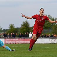 Der Krumer Goalgetter Felix Große traf zum 2:0 für den FSV.