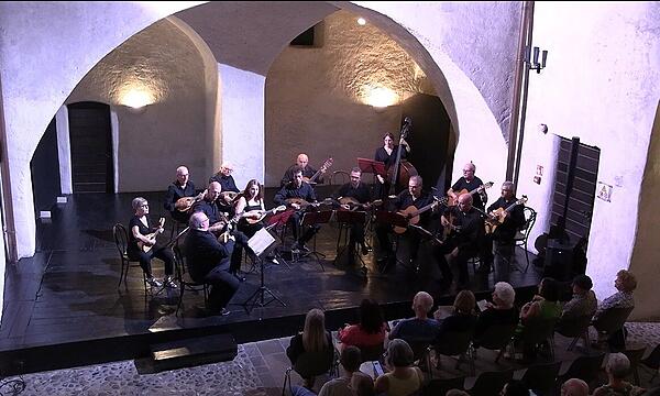 Das Orchestra Mandolinistica Euterpe aus Bozen tritt am Samstag in Tennenlohe auf.