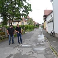 Baustellenvorbereitungen zur Straßensanierung in der Bürgermeister-Mertel-Straße