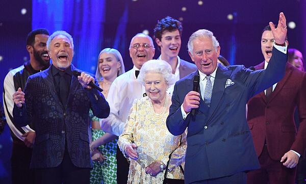 Tom Jones wird 85 - Der Tiger kippt nicht um