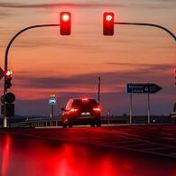 An der Pyramide wird eine Ampel errichtet. (Symbolbild)