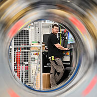 Voller Durchblick in der wiedereröffneten Fertigungshalle bei Siemens Healthineers.