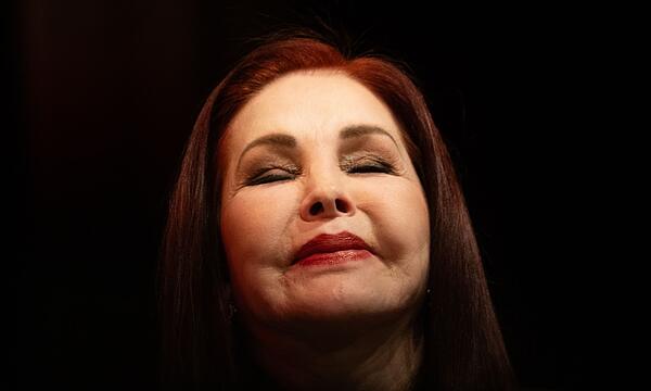 Priscilla Presley