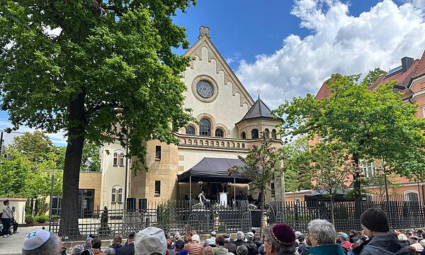 Gedenkfeier vor Synagoge in Straubing