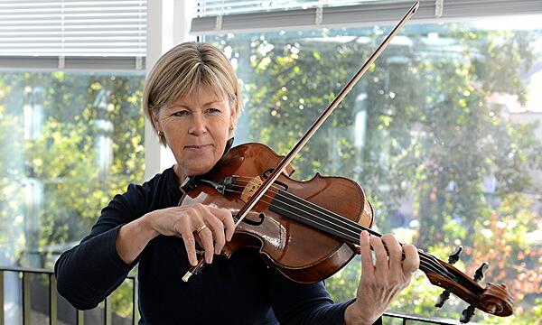 Lois Landsverk ist seit 1992 Solo-Bratscherin bei den  Bamberger Symphonikern.
