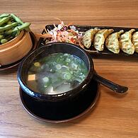 Vegetarische und vegane Vorspeisen - Edamame, Misosuppe und vegane Gyoza