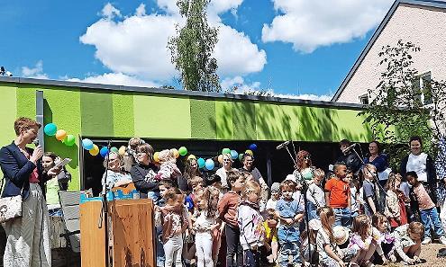 Die Kita Vogelnest feierte Frühlingsfest und ehrte dabei die beiden treuen Mitarbeiterinnen Sabine König und Christine Babucke.