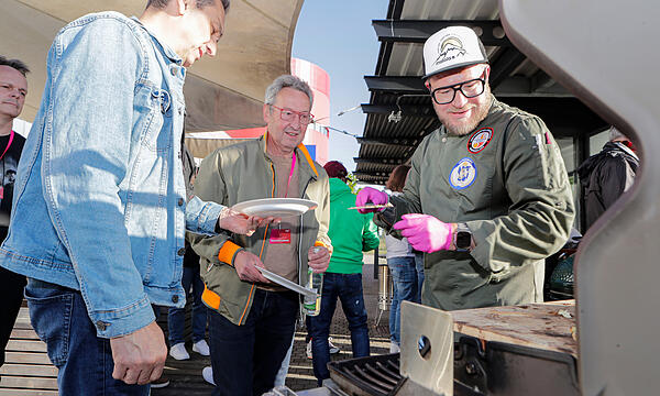 Die Teilnehmenden durften von jedem Gericht probieren.Grill-Workshop