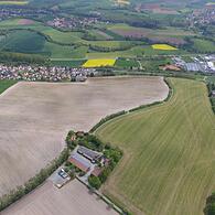 In diesem Bereich zwischen Küps, Johannisthal und Schmölz ist die Lerchenhoftrasse geplant.