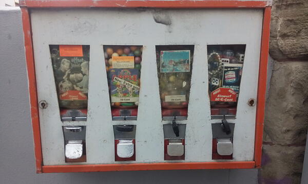Alter Kaugummiautomat - eine Kindheitserinnerung