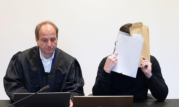 Schüler heimlich in der Umkleide gefilmt