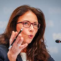 DGB-Vorsitzende Yasmin Fahimi  sieht noch Schwachstellen im Koalitionsvertrag.