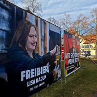 Wer zur Wahlveranstaltung von Lisa Badum kommt, dem winkt ein Freibier. SPD-Chef Scholz setzt hingegen auf mehr netto im Geldbeutel.
