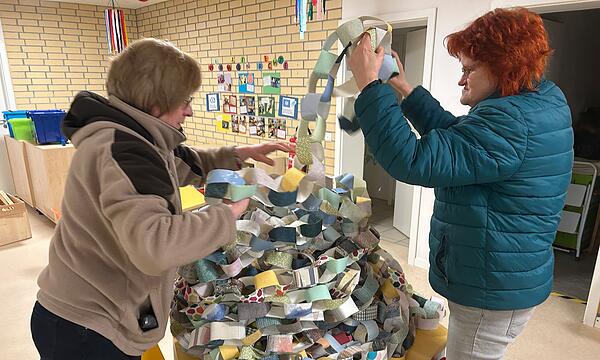 Awo Schülerhort Rödental: Die vielleicht längste Faschingsgirlande der Welt