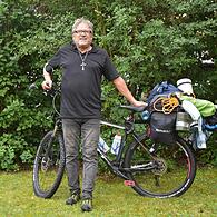 Der Westheimer Künstler Hannes Betz fährt mit dem Rad nach Rom, um Spenden für die Haßfurter Tafel zu sammeln.