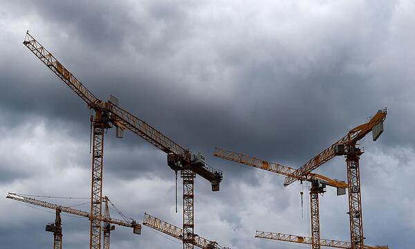 Kräne auf einer Baustelle