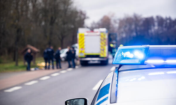 Die erfasste Fußgängerin verstarb noch am Unfallort.