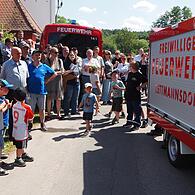 Die Fahrzeuge und ihr Einsatzzweck werden den Besuchern erklärt.