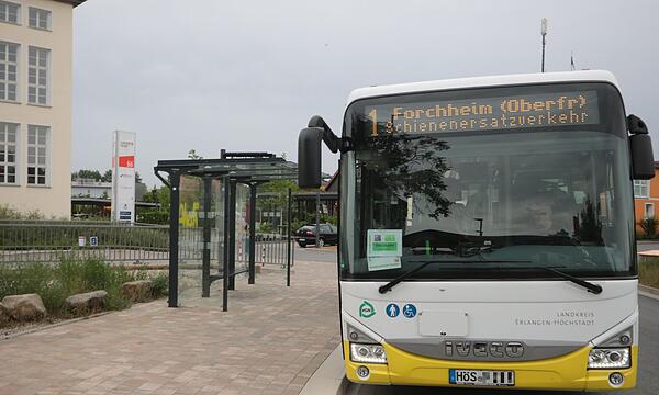 Laut Bahn werden die Busse des Schienenersatzverkehrs am Montag zu 90 Prozent fahren.