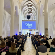 In der beeindruckenden Dominikaner-Aula der Universität Bamberg wurde am Donnerstag, 15. Mai das 25-jährige Bestehen der Virtuellen Hochschule Bayern gefeiert.