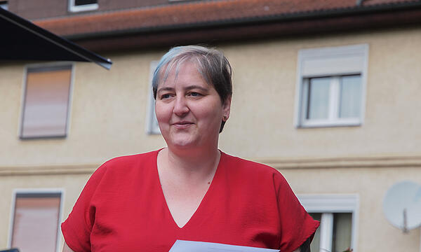 Claudia Carl ist bei der Kommunalwahl im März 2026 die Landratskandidatin der Partei Die Linke in Coburg.