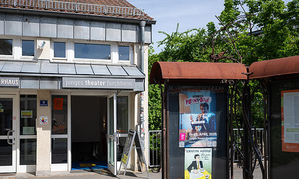 Junges Theater Forchheim Das Junge Theater Forchheim steht für eine bunte Mischung von Theater, Musik, Comedy und vielem mehr.
