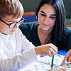 Schulbegleiter stehen Kindern im Unterricht zur Seite, auch in Erlangen-Höchstadt.