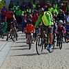 Das Bild zeigt den Start der „Familien-Tour“, deren Teilnehmerinnen und Teilnehmer an der Storchenmühle bei Oberwerrn eine Rast einlegten.